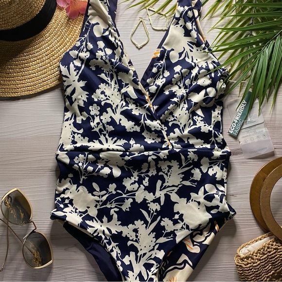 Maaji 🌼 Reversible Floral V-Neck Skimpy Plunge One Piece - Picture 10 of 15